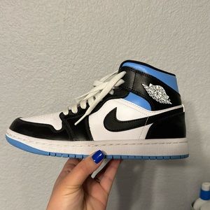 jordan 1 mid university blue